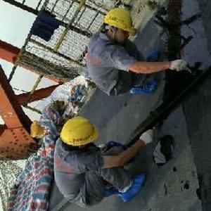 爱体育官方网站-爱体育(中国)员工在做复合润滑涂层